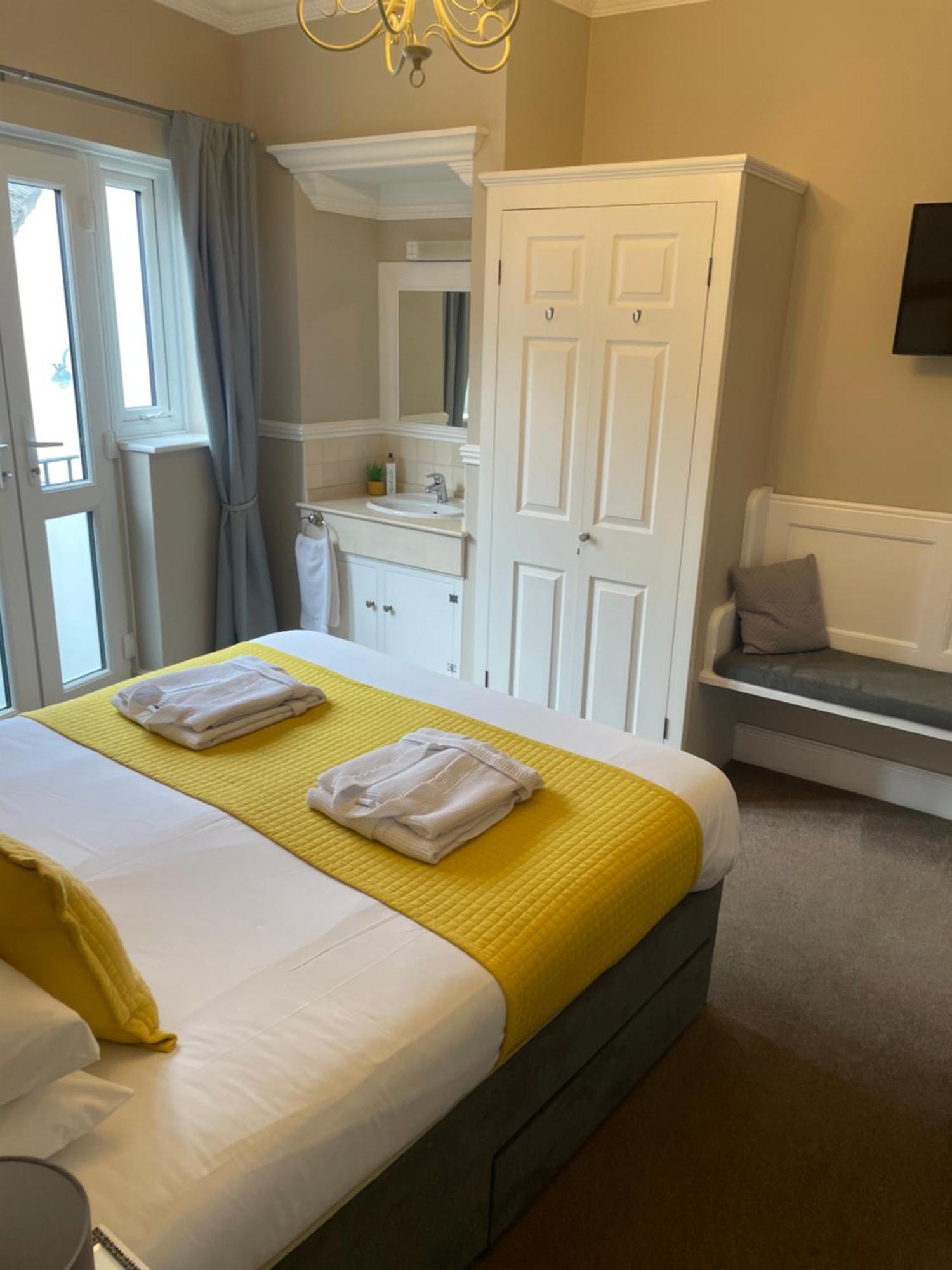The Courtyard Guest House Great Yarmouth Exterior photo