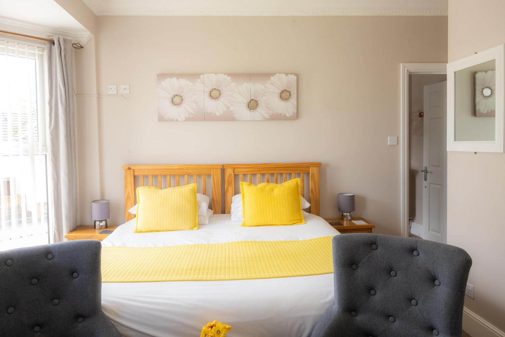 The Courtyard Guest House Great Yarmouth Exterior photo