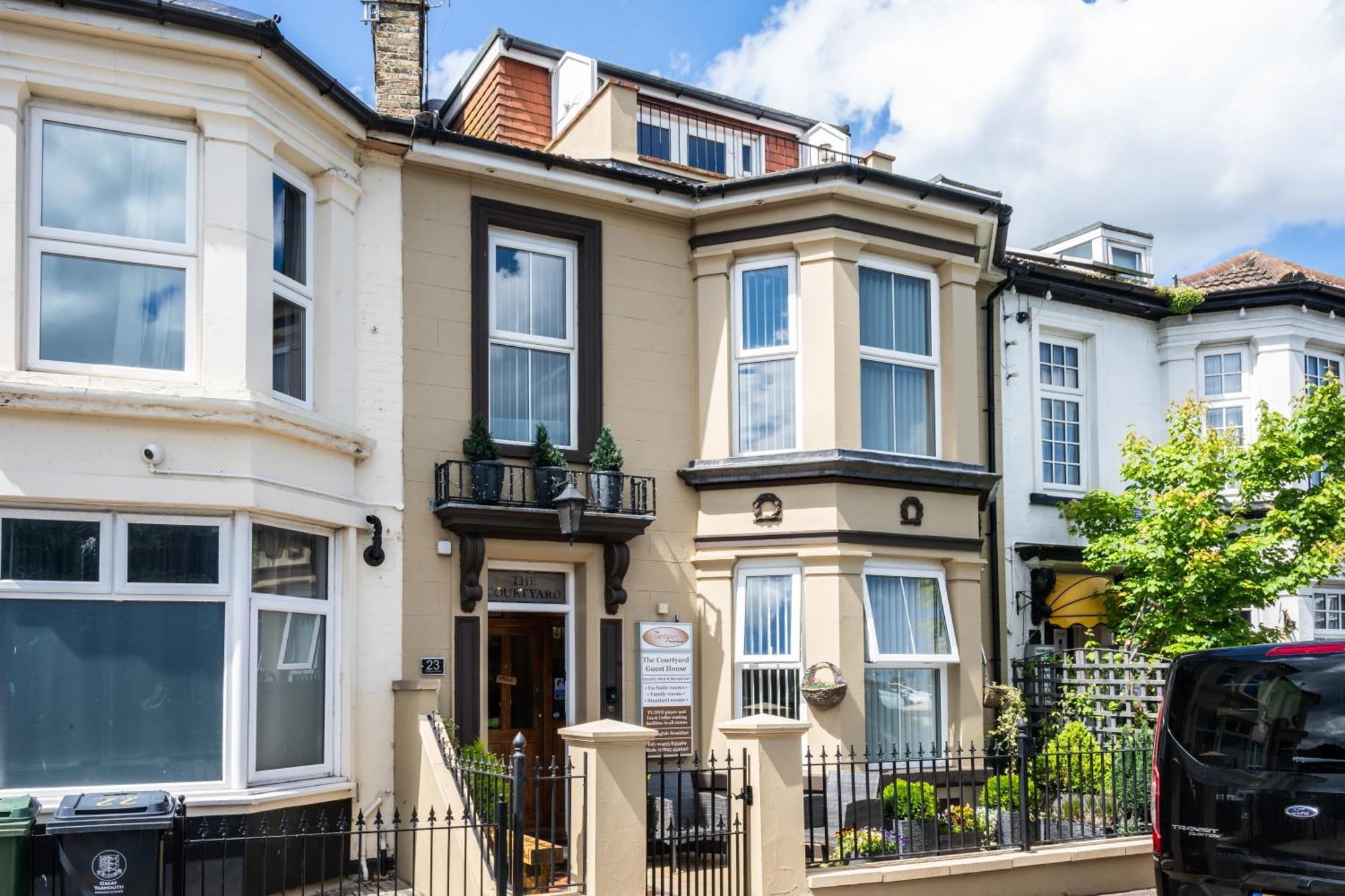 The Courtyard Guest House Great Yarmouth Exterior photo