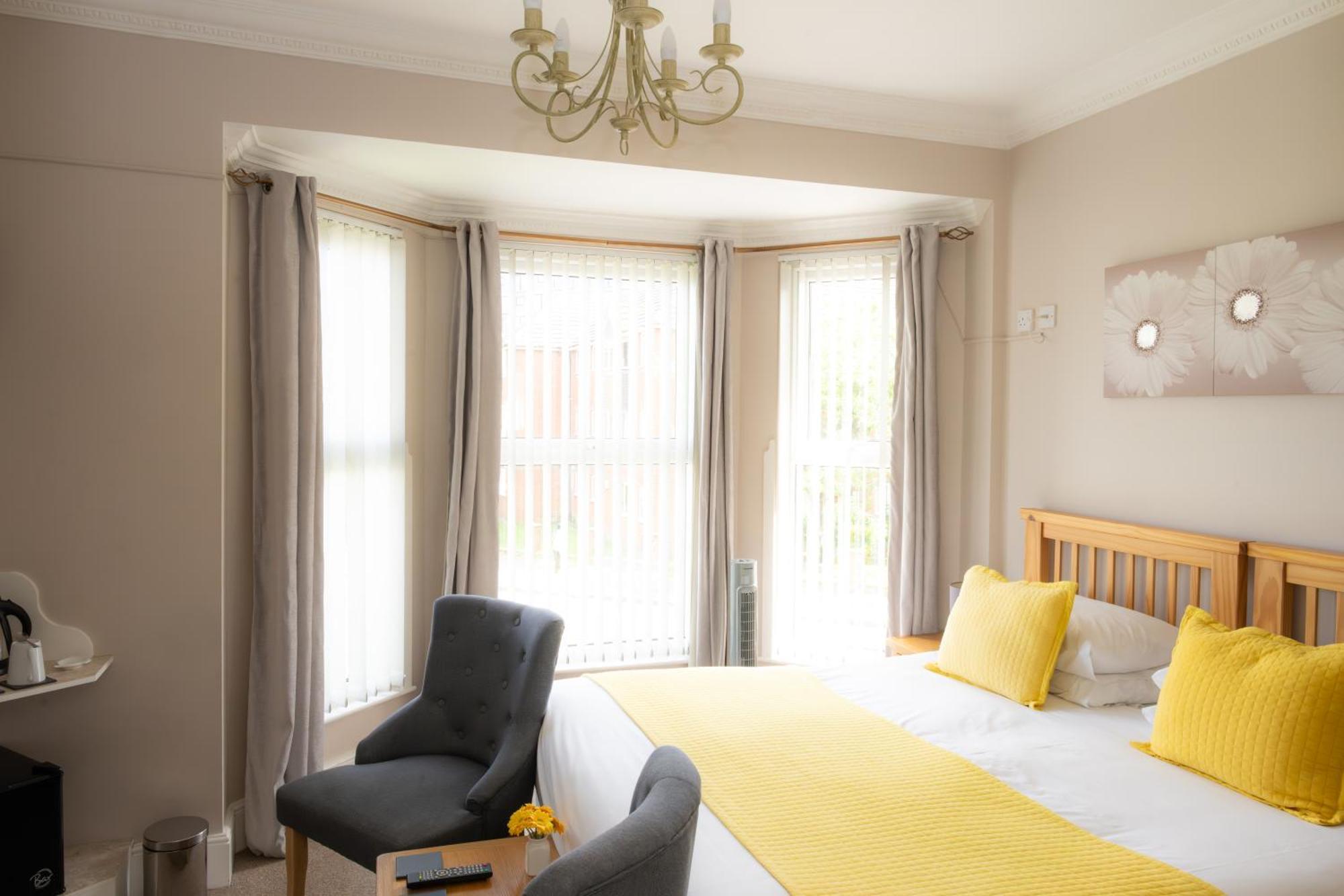 The Courtyard Guest House Great Yarmouth Exterior photo