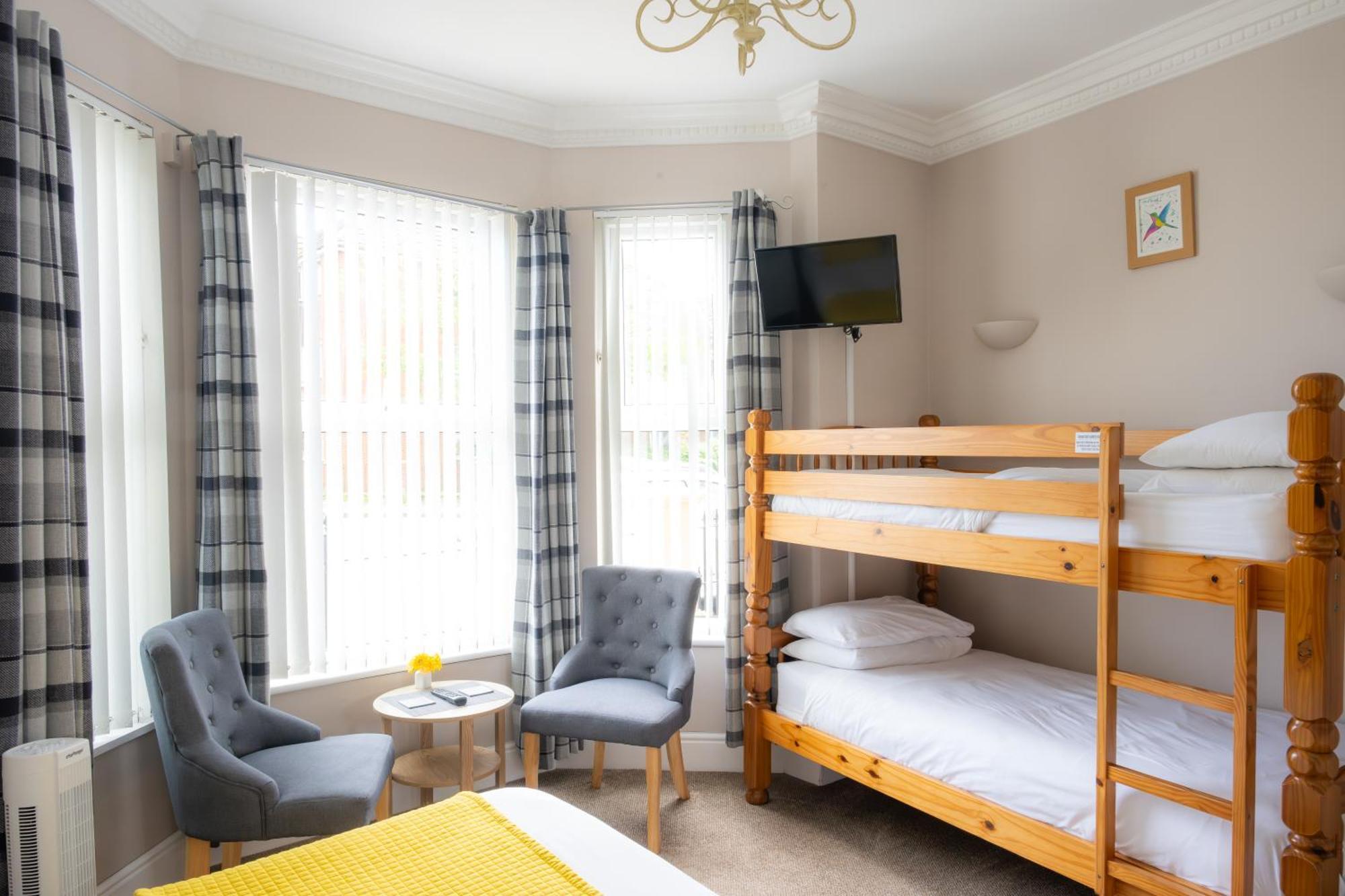 The Courtyard Guest House Great Yarmouth Exterior photo