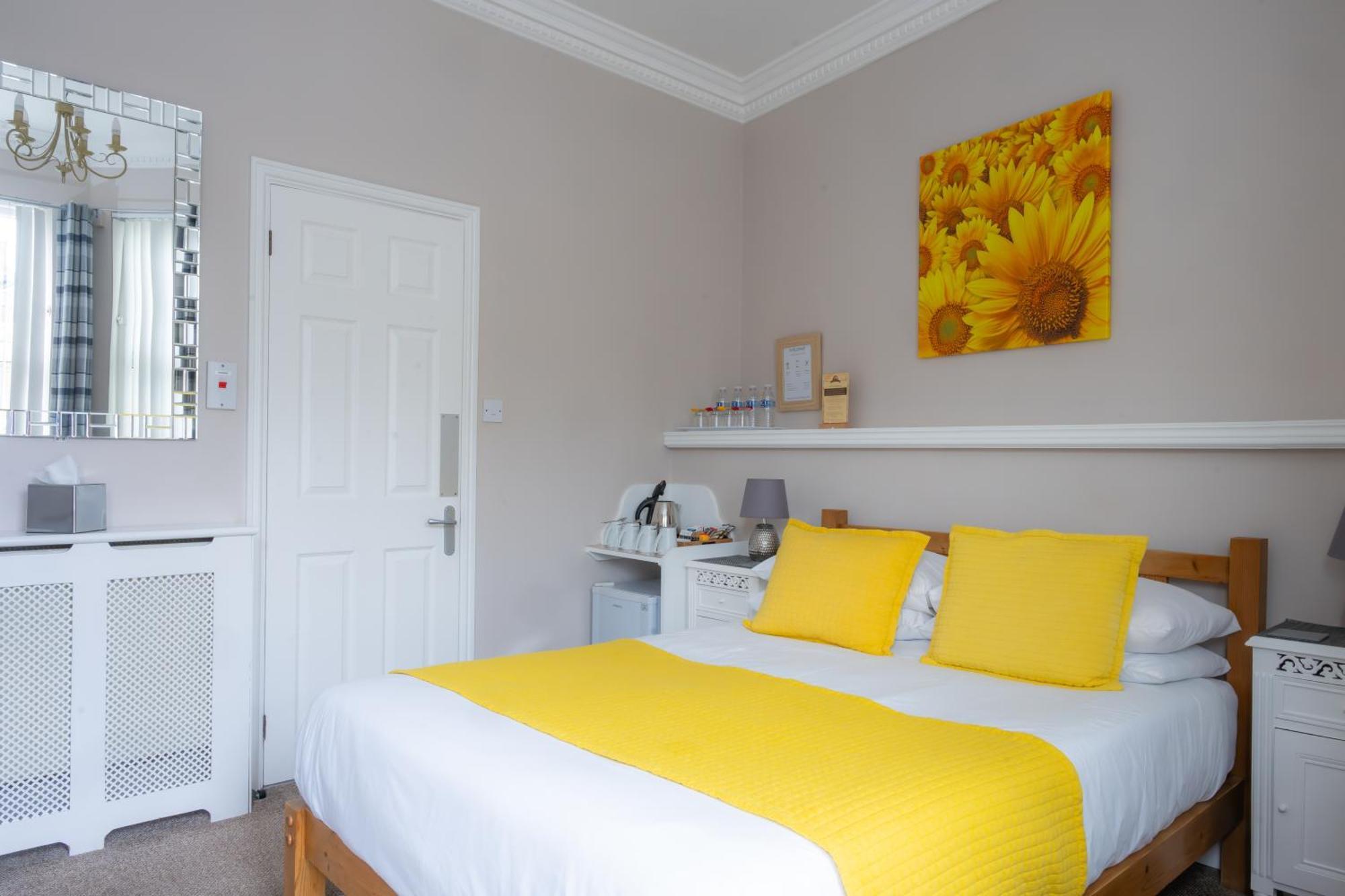 The Courtyard Guest House Great Yarmouth Exterior photo