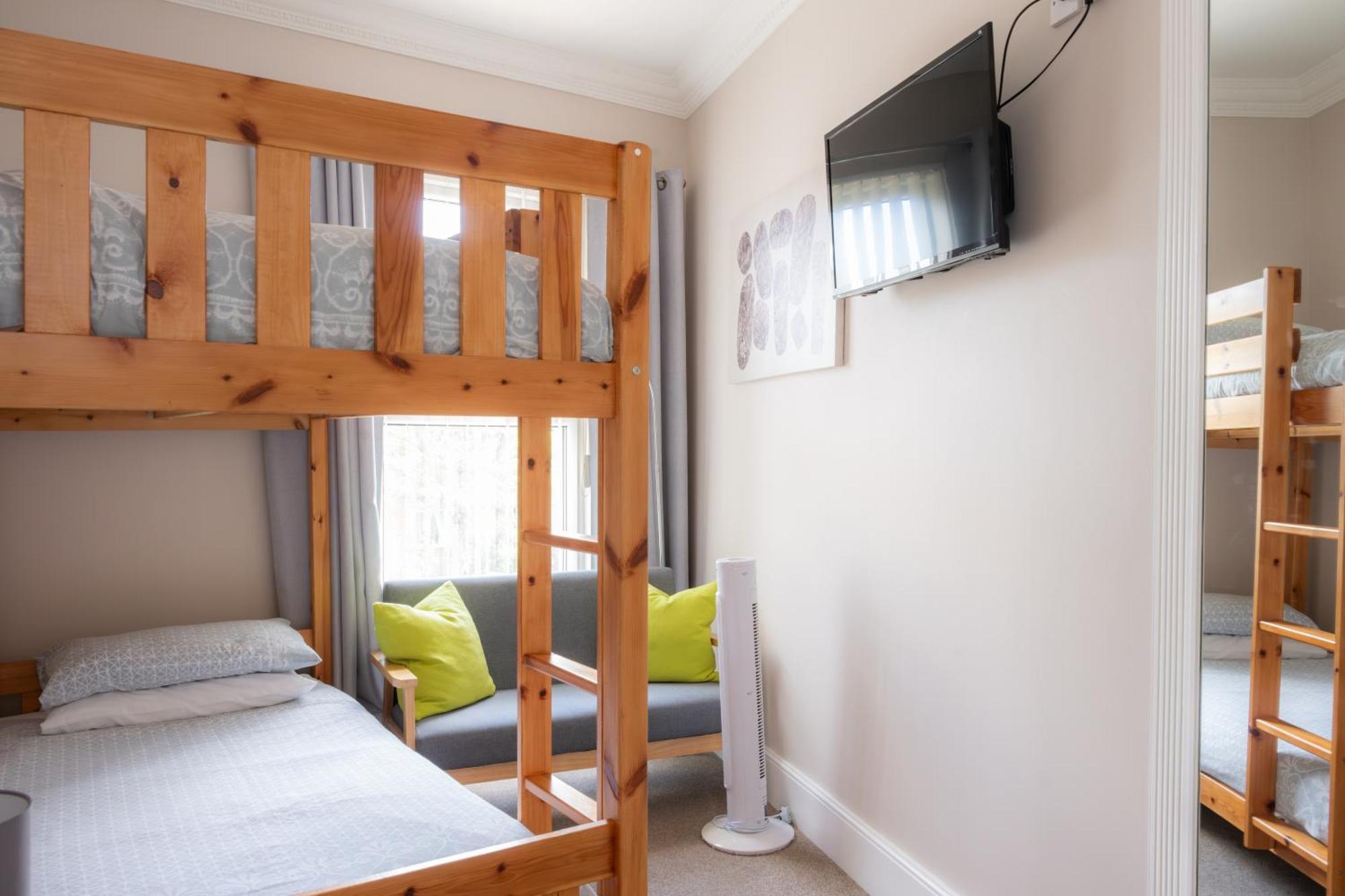 The Courtyard Guest House Great Yarmouth Exterior photo