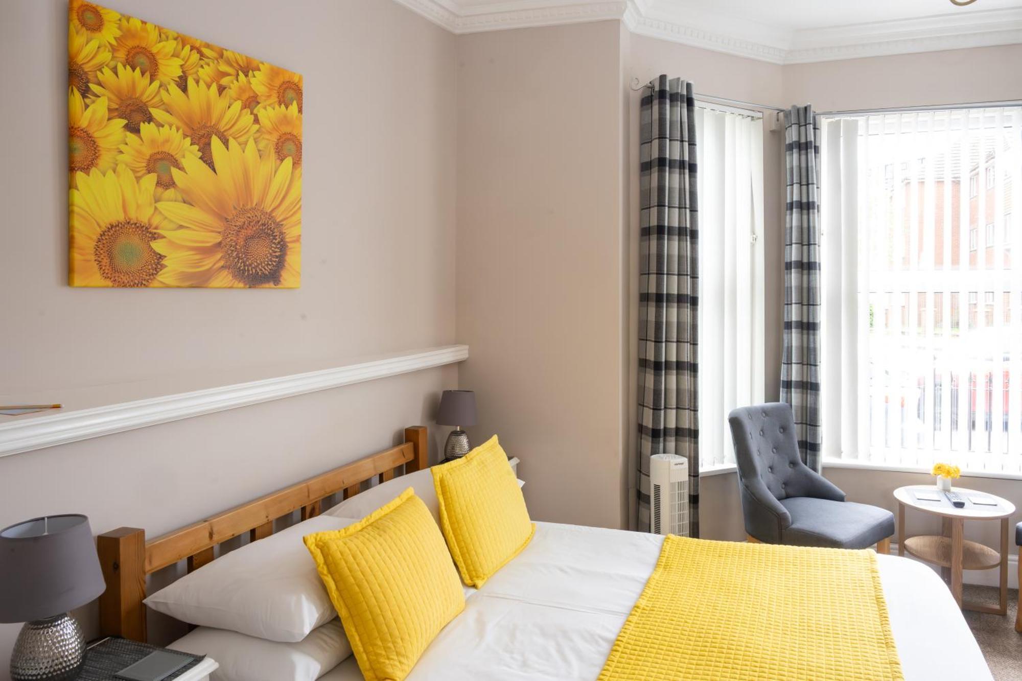 The Courtyard Guest House Great Yarmouth Exterior photo