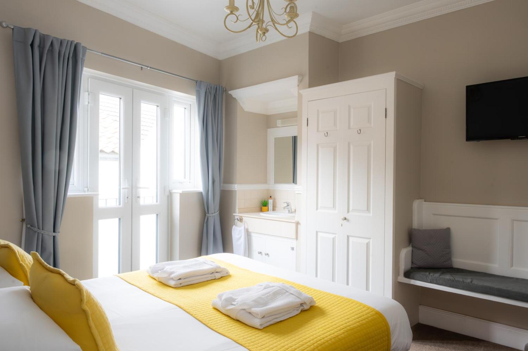The Courtyard Guest House Great Yarmouth Exterior photo