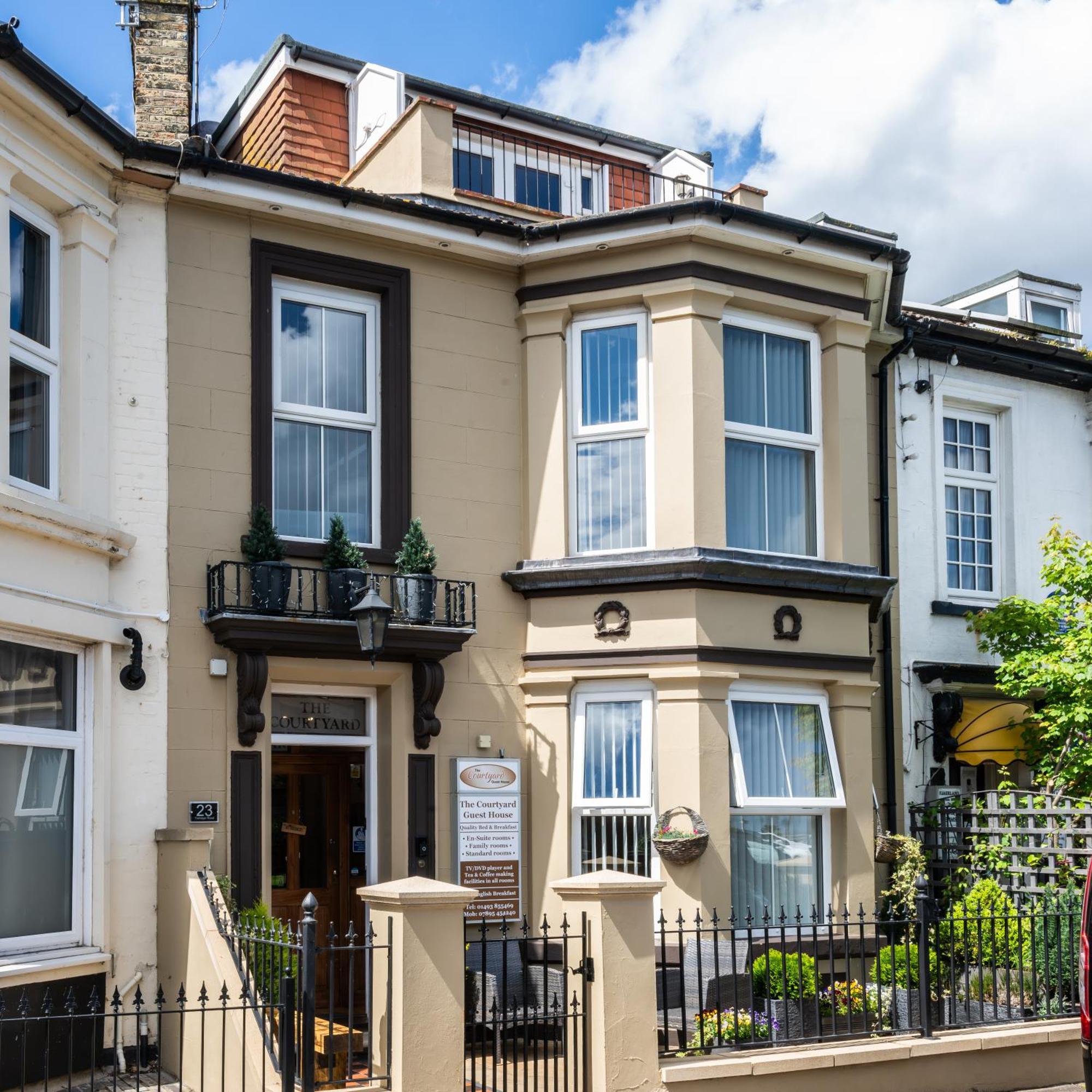 The Courtyard Guest House Great Yarmouth Exterior photo