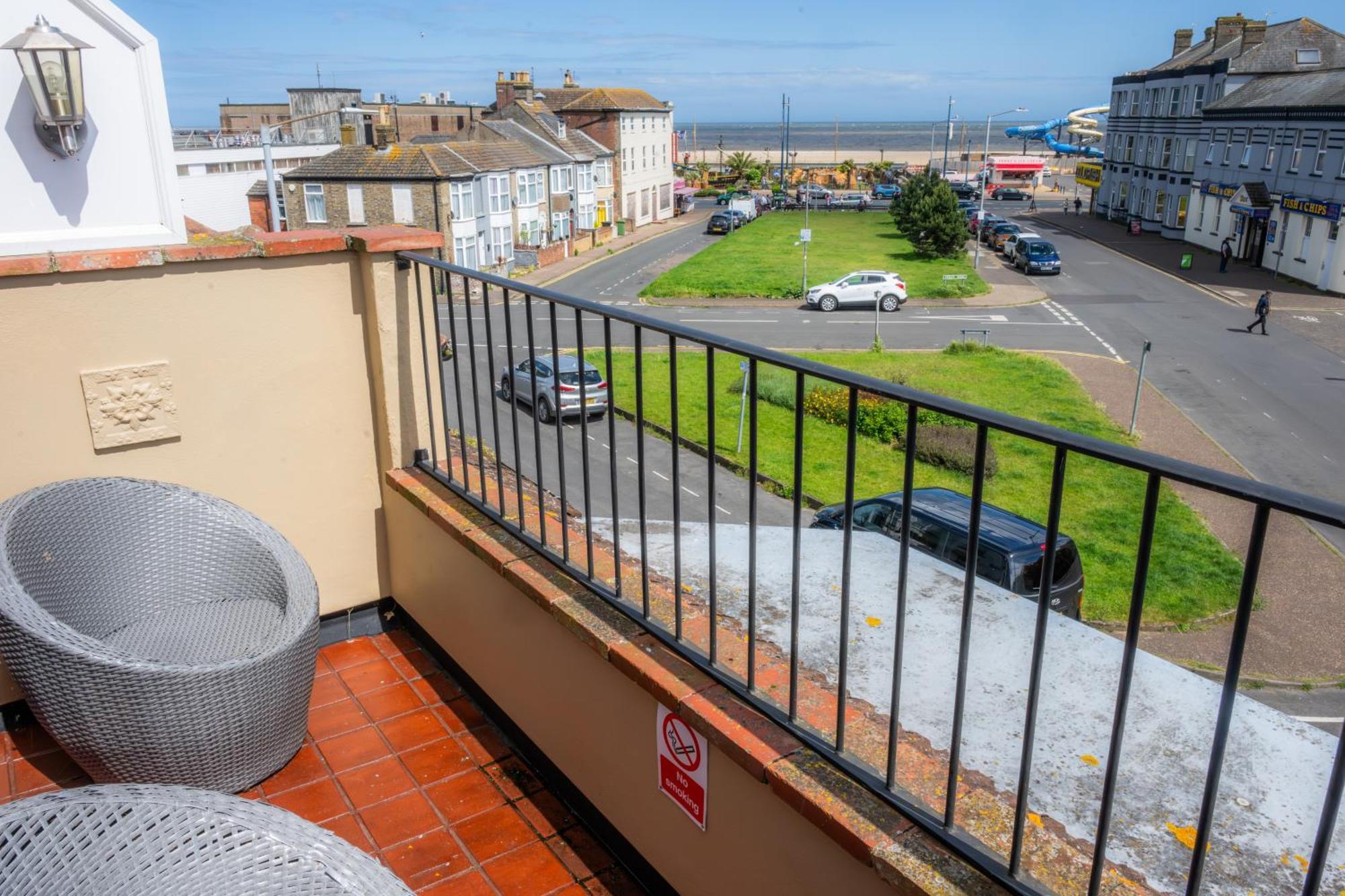 The Courtyard Guest House Great Yarmouth Exterior photo