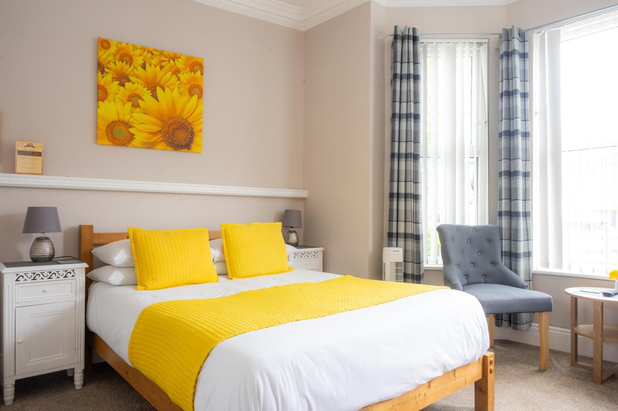The Courtyard Guest House Great Yarmouth Exterior photo