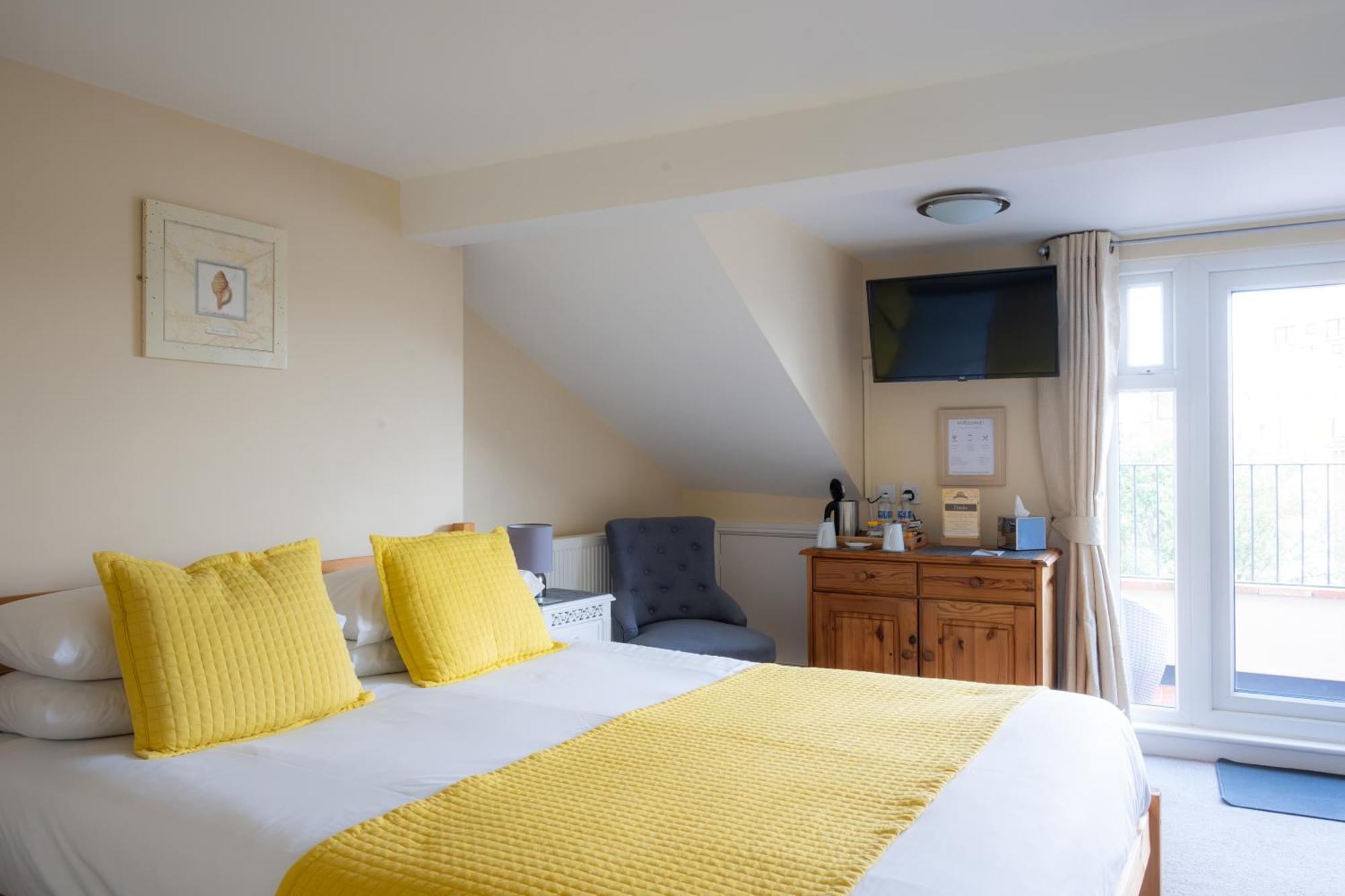 The Courtyard Guest House Great Yarmouth Exterior photo