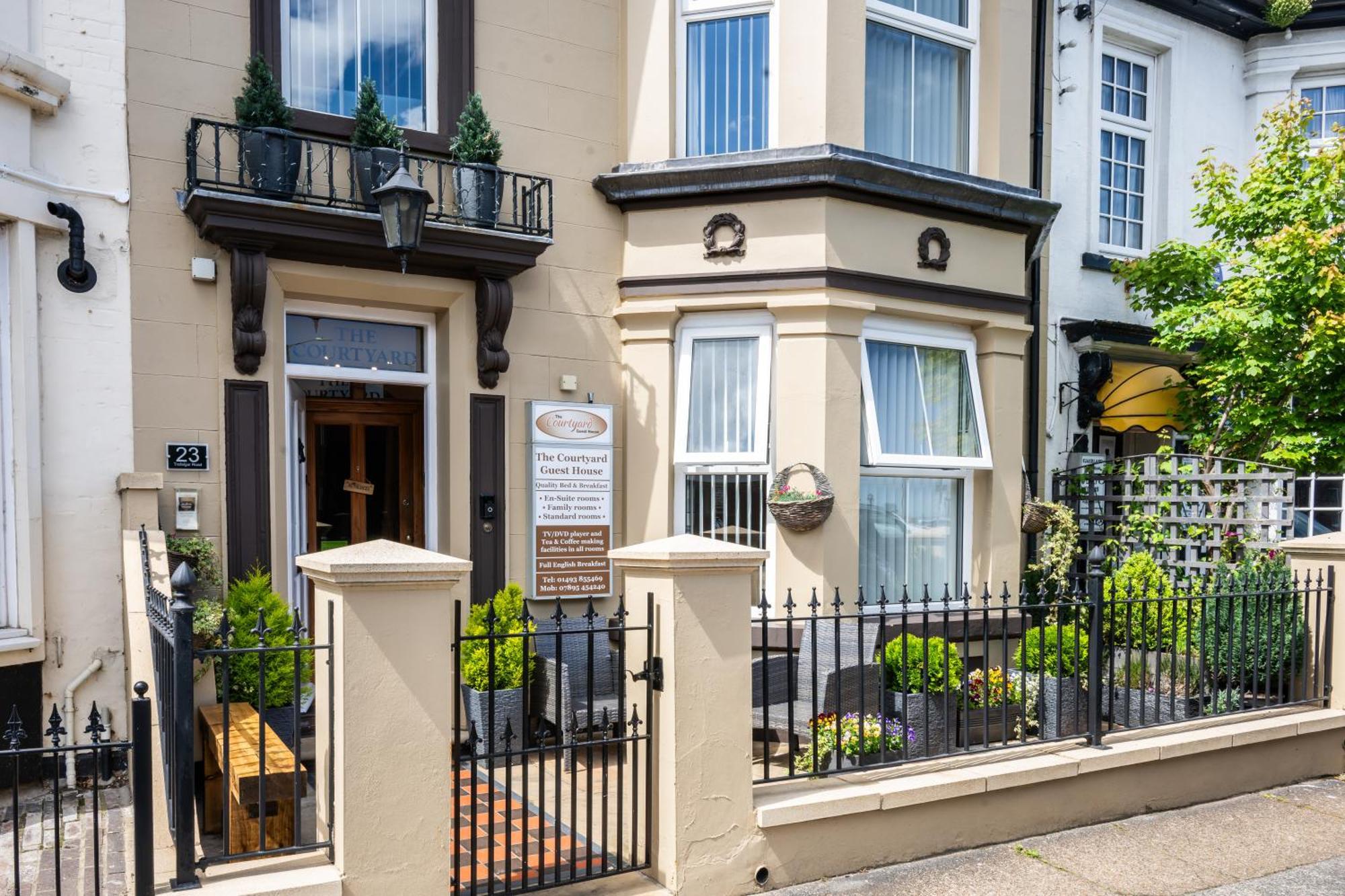 The Courtyard Guest House Great Yarmouth Exterior photo