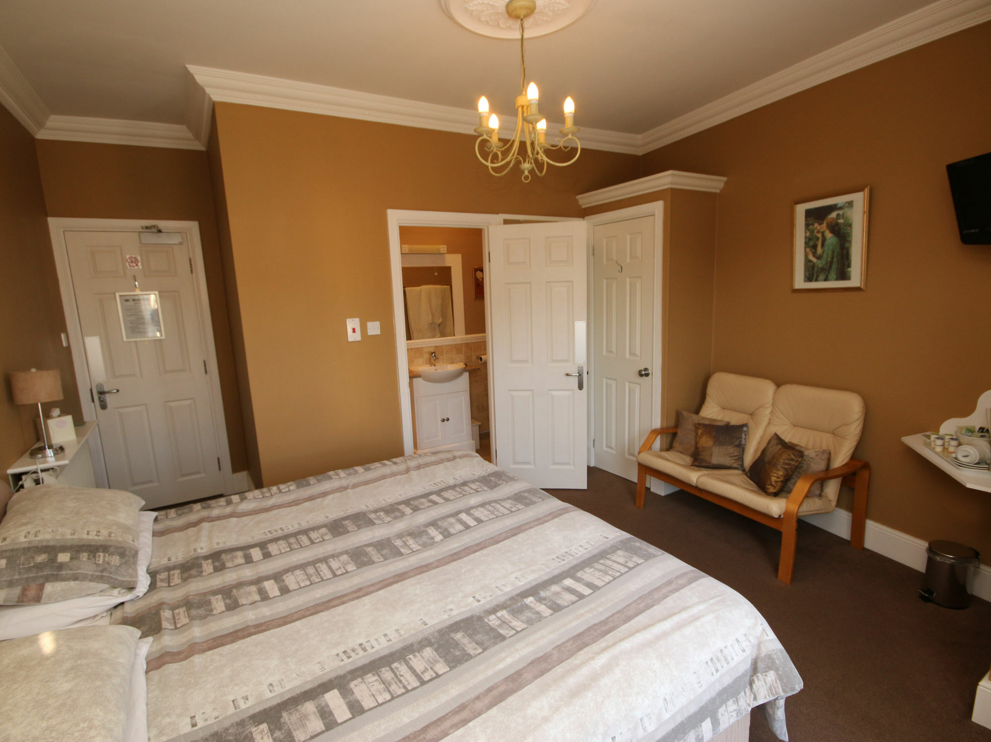 The Courtyard Guest House Great Yarmouth Exterior photo