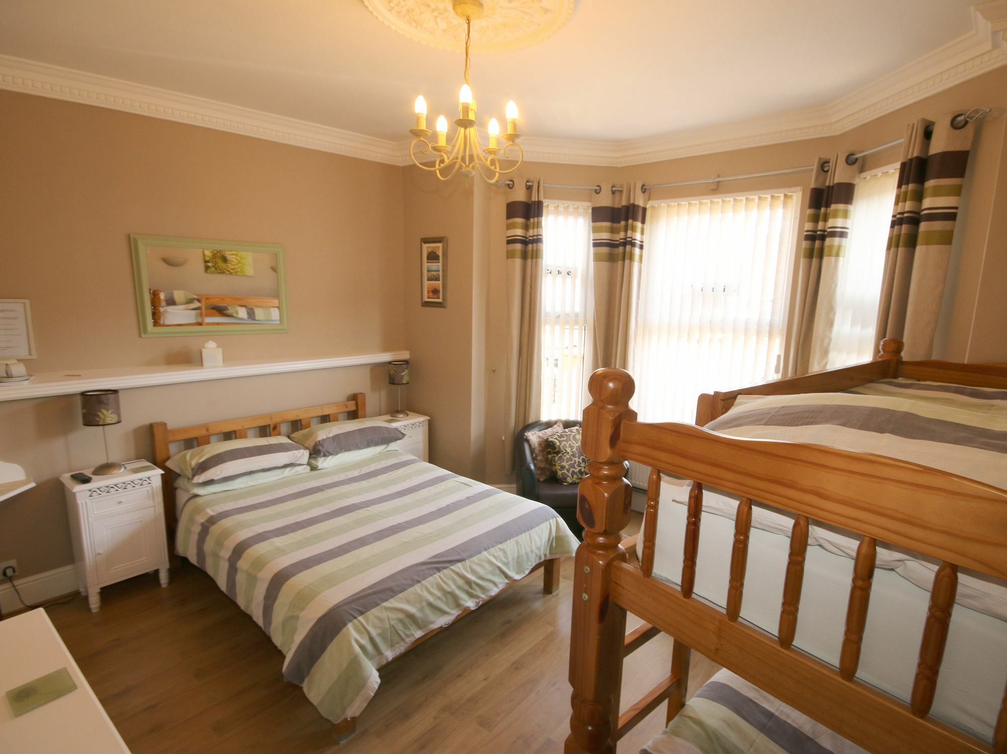 The Courtyard Guest House Great Yarmouth Exterior photo